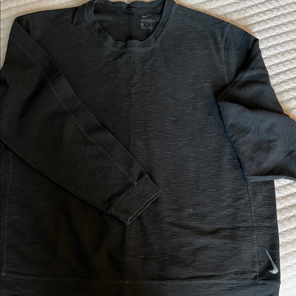 Nike Men's Black Crewneck Long Sleeve Shirt